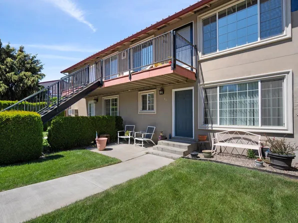 526 S 40th Ave, West Richland, WA 99353