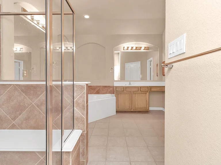 6630 Larocke Trl — Photo 37