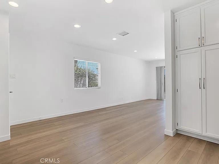 6650 Jumilla Ave — Photo 9