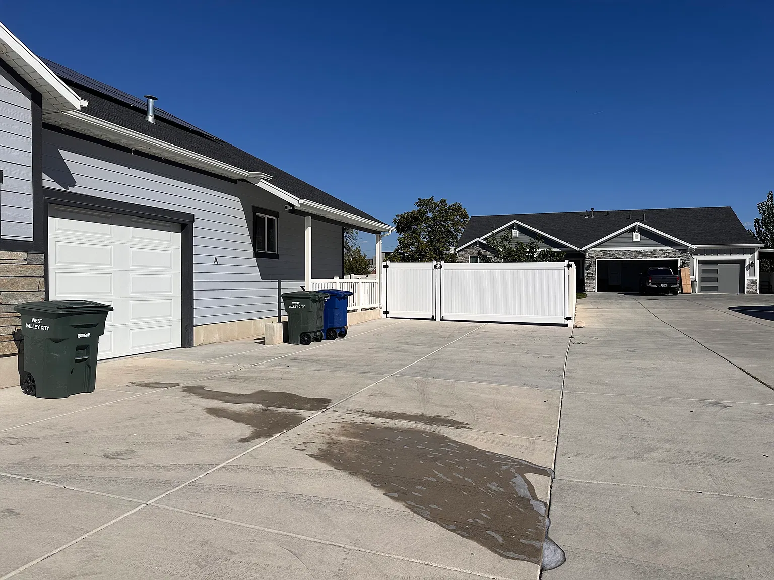 4 bed, 2.5 bath, 2400 sqft, $3,800 — Photo 3