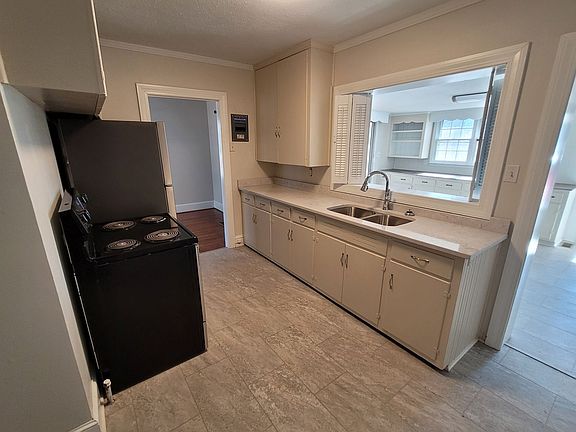 4th image of 438 Coolidge Ave