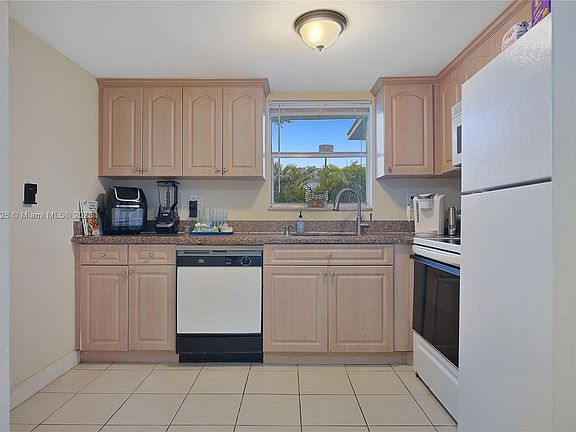 5th image of 9365 Fontainebleau Blvd APT E115