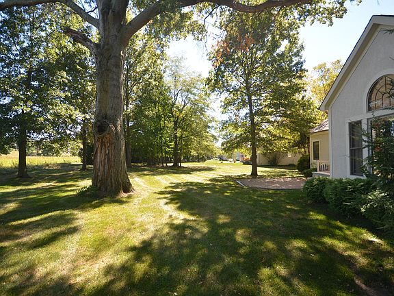 4th image of 1052 Creswell Cir