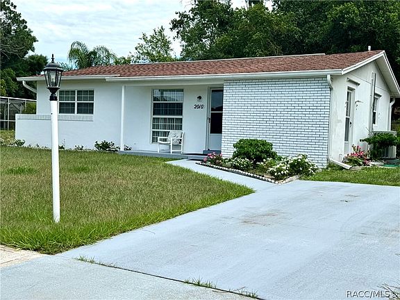 3rd image of 2010 W Gardenia Dr