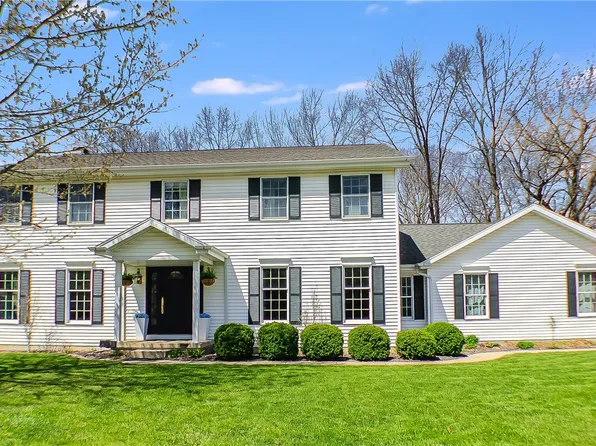 591 Hickory Ln, Charleston, IL 61920