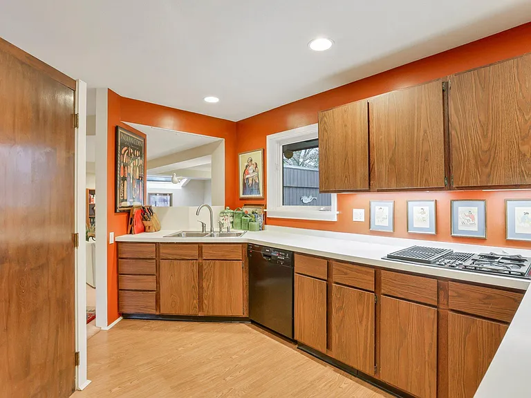 162 Denison Dr — Photo 13