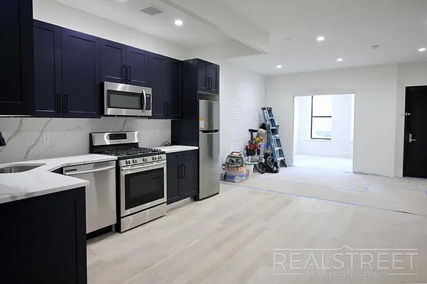 Rented by Real Street Inc | media 2