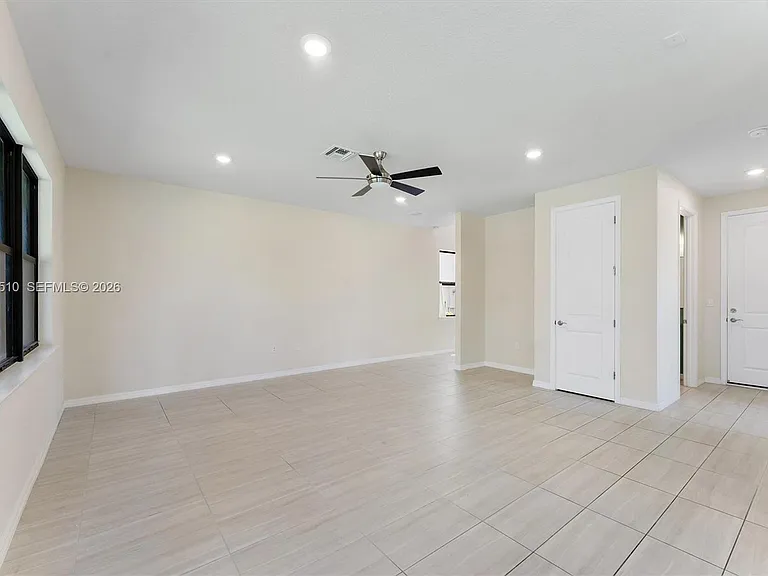 2485 Primrose Pl — Photo 18