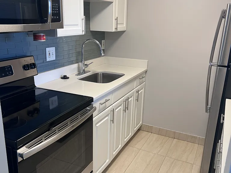 Amy Lowell Apartments — Photo 14