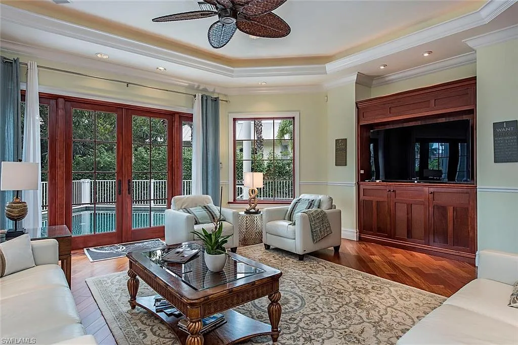 4 bed, 4.5 bath, 4600 sqft, $51,600 — Photo 4