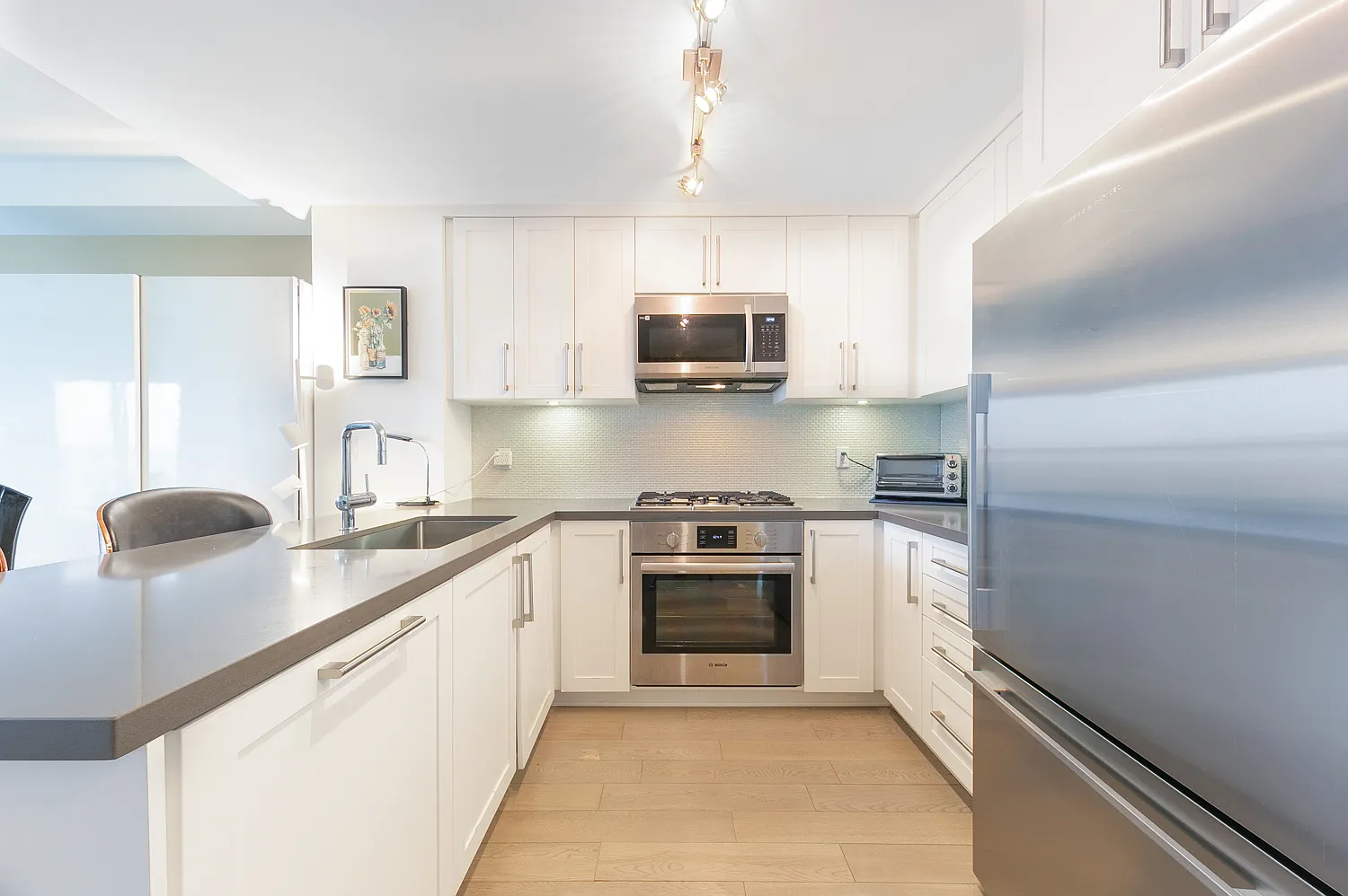 2 bed, 825 sqft, $2,700 — Photo 2