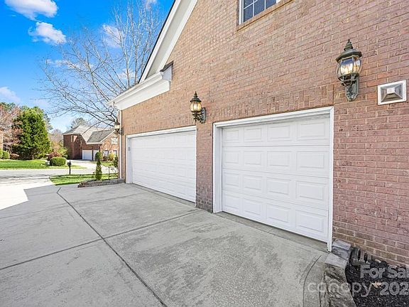 4th image of 2904 Blackburn Dr