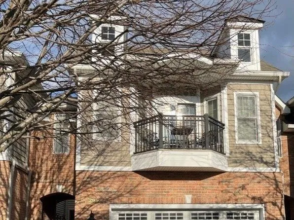 328 Trotting Lane #328, Westbury, NY 11590