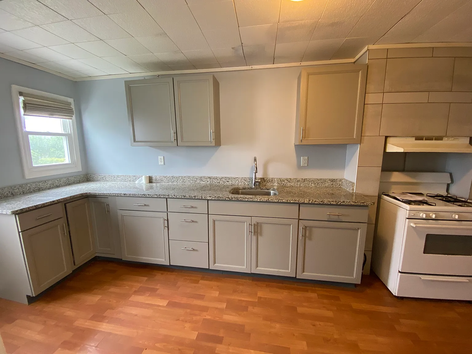 1 bed, 950 sqft, $1,000 — Photo 2