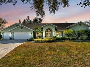 2711 S Fairway Dr, Plant City, FL 33566