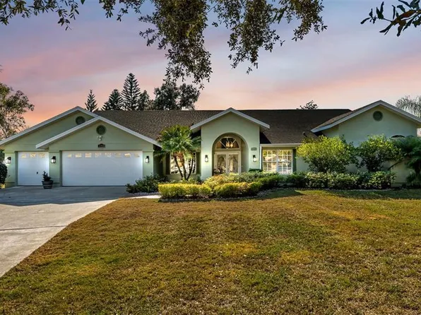 2711 S Fairway Dr, Plant City, FL 33566