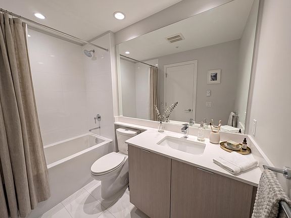 2nd image of 615 Cottonwood Ave #308