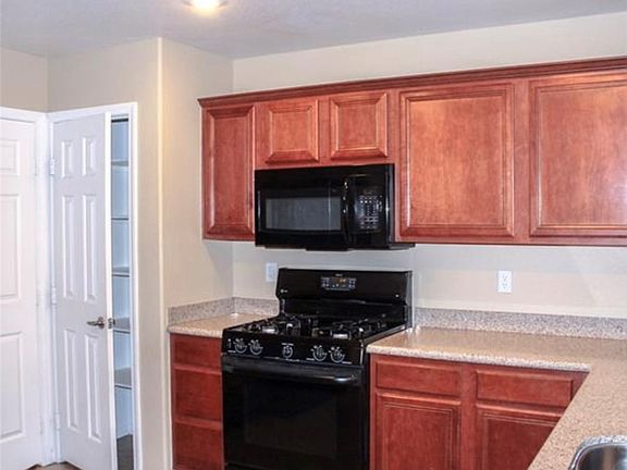 4th image of 6820 Sweet Pecan St