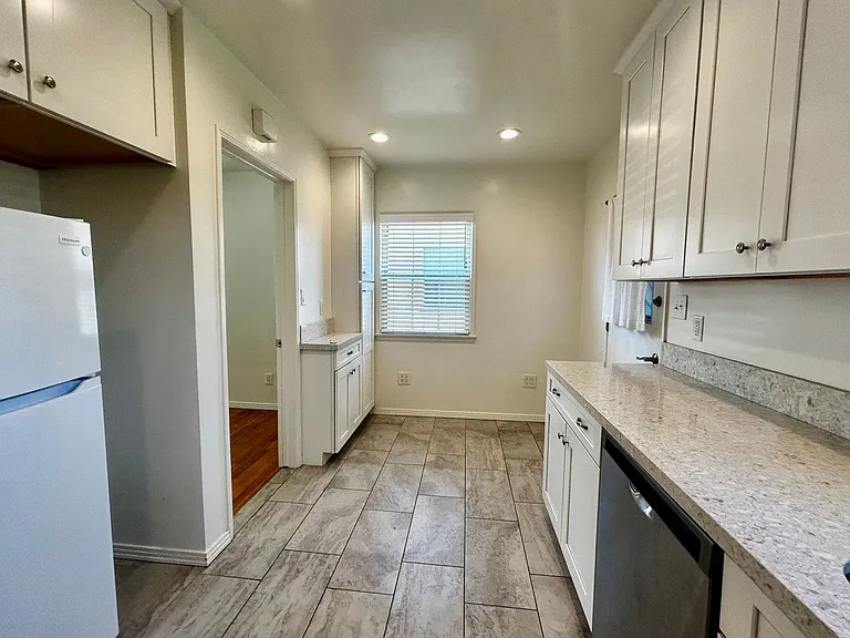 2239 Clark Ave — Photo 18