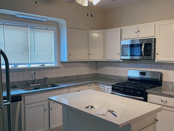 5th image of 2229 S Lombard Ave