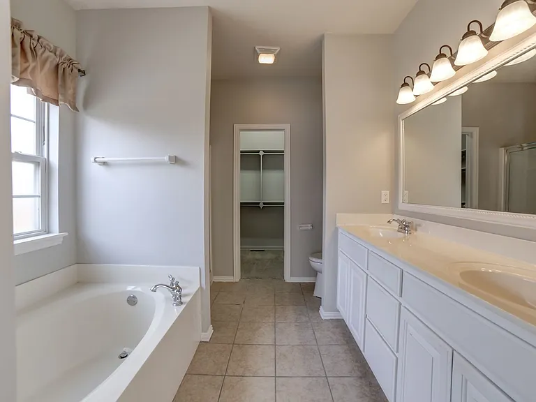 819 E Seattle Pl — Photo 36