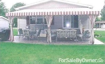 Back View : Finished patio with awning. Great for entertaining.