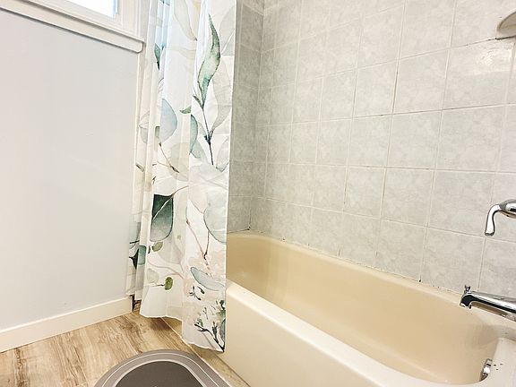 3rd image of 901 Tanager Ct