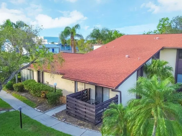 5400 34th St W APT D17, Bradenton, FL 34210