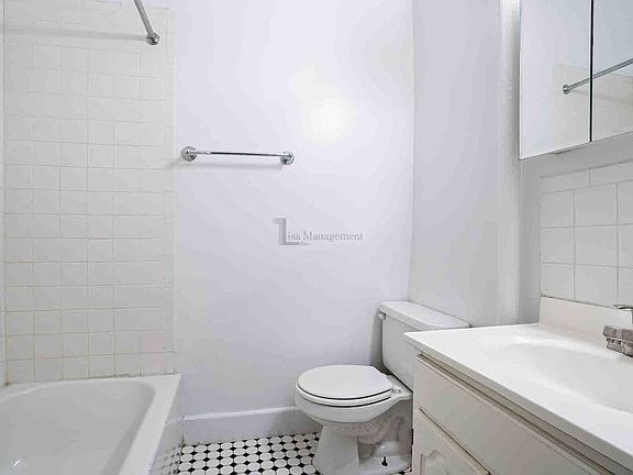 5th image of 151 E 82nd St #2W