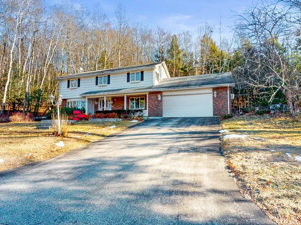 18 Hillview Lane, Lewiston, ME 04240