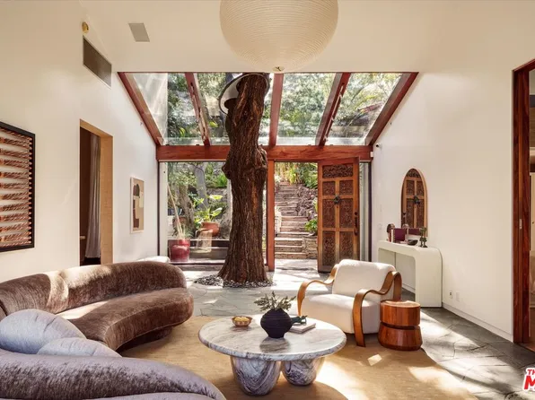 8882 Lookout Mountain Ave, Los Angeles, CA 90046