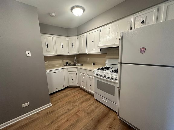 5th image of 16 Parkside Ct APT 14