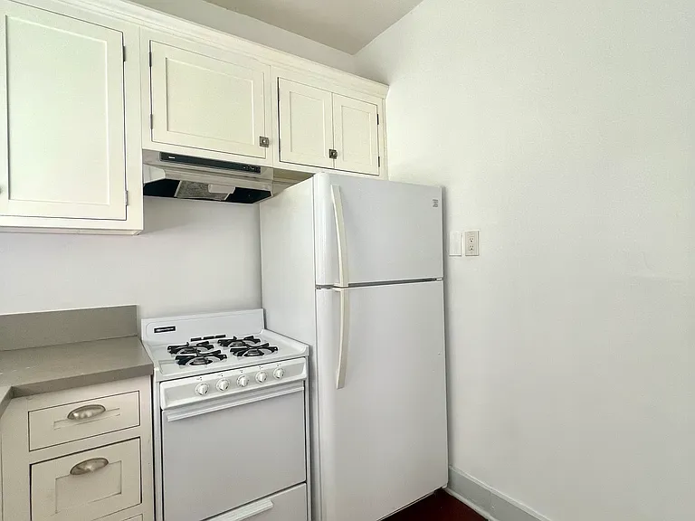 445 E 3rd St #306 — Photo 5