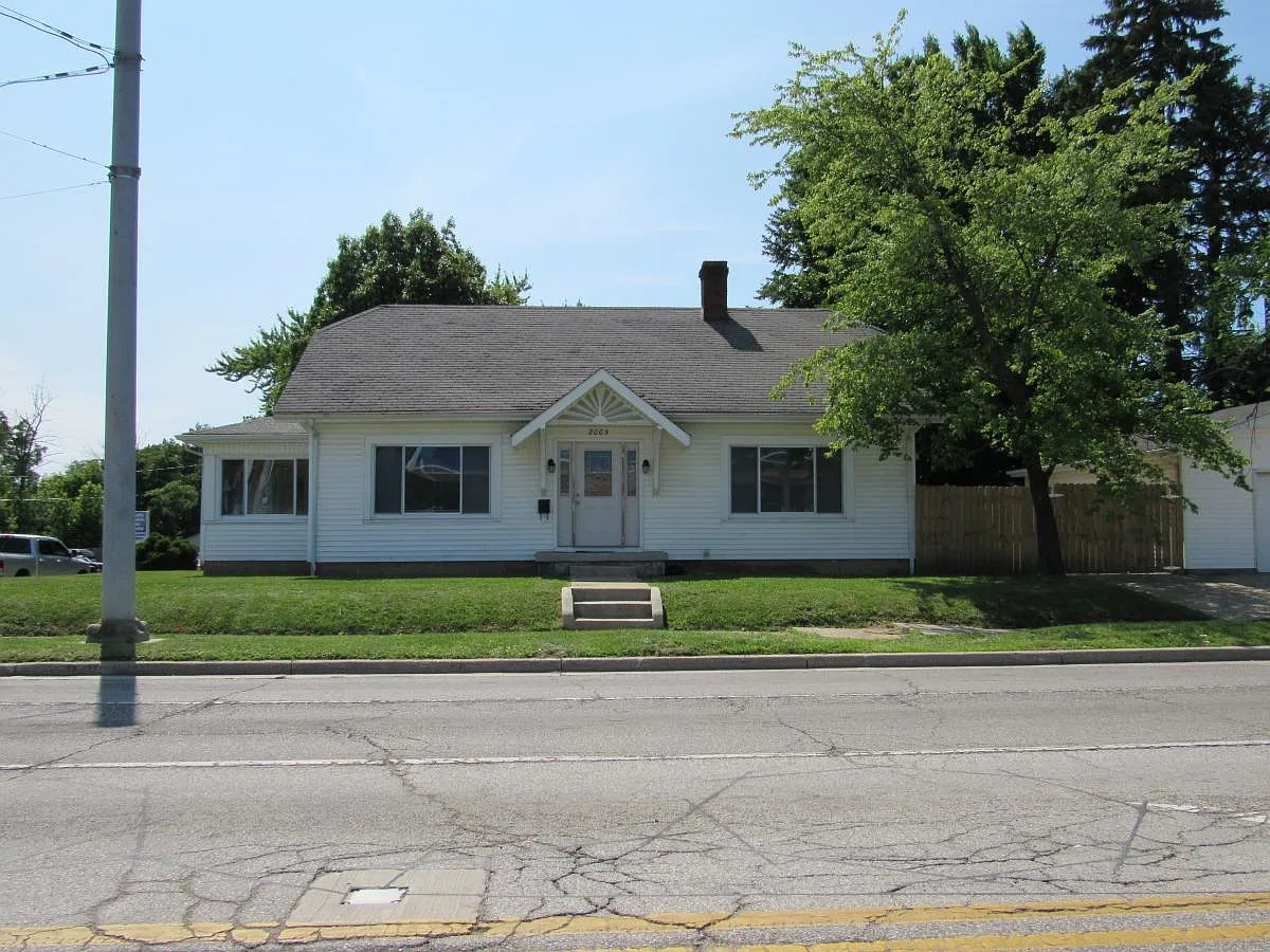 2005 S Washington St photo 1