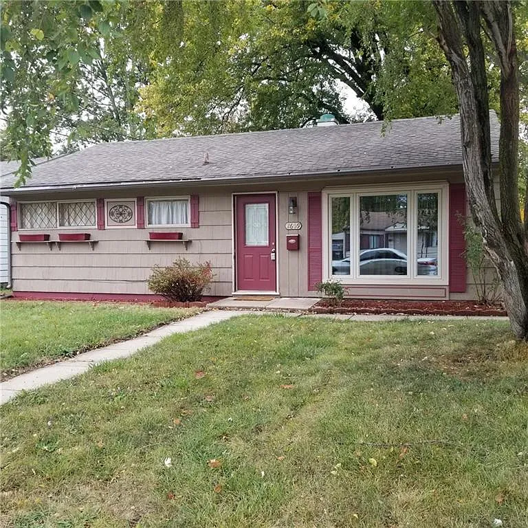 2609 Crystal St photo 1