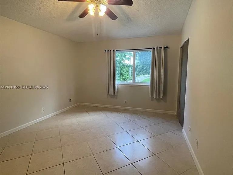 3100 SW 50th St — Photo 6