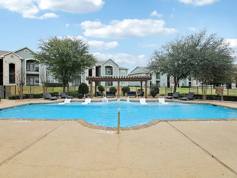 Stone Creek Apartments — Photo 30