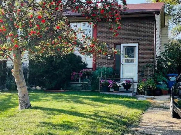 32 E Greig Dr, Red Deer, AB T4P 2R1