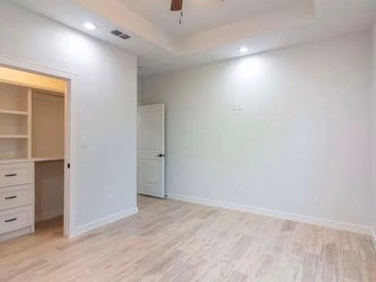 9348 N Queen Palm — Photo 10