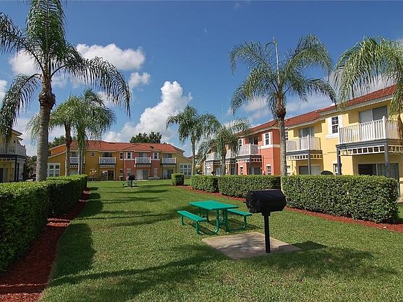 3rd image of 919 Park Terrace Cir