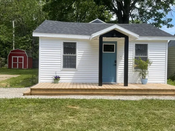 105 Clover Dr, Walkerton, IN 46574