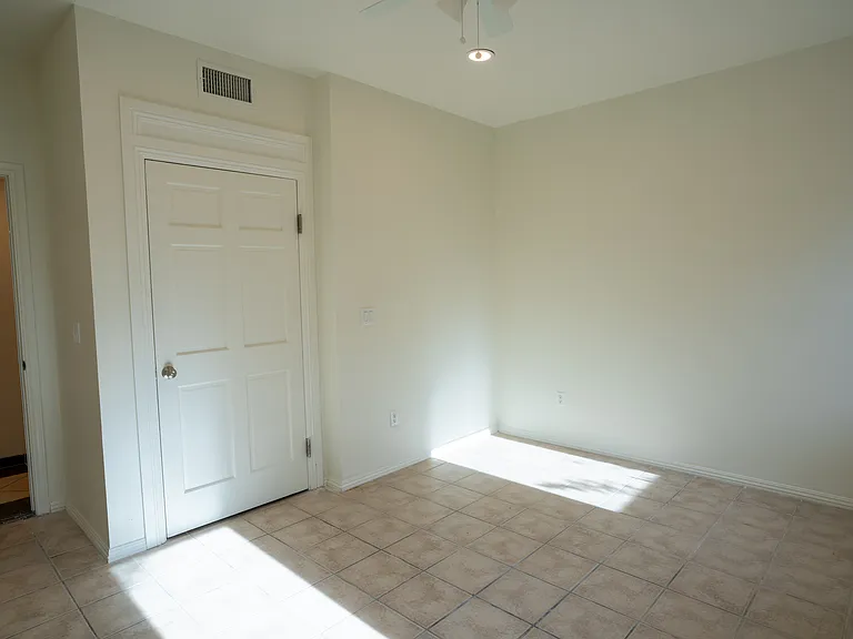 6734 Tampa Ave — Photo 11