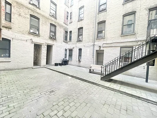 Rented by Century 21 Premier  | media 11