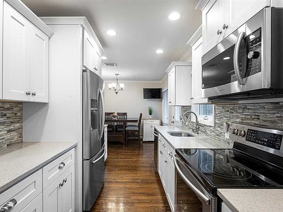 3rd image of 1231 Tulip Ln