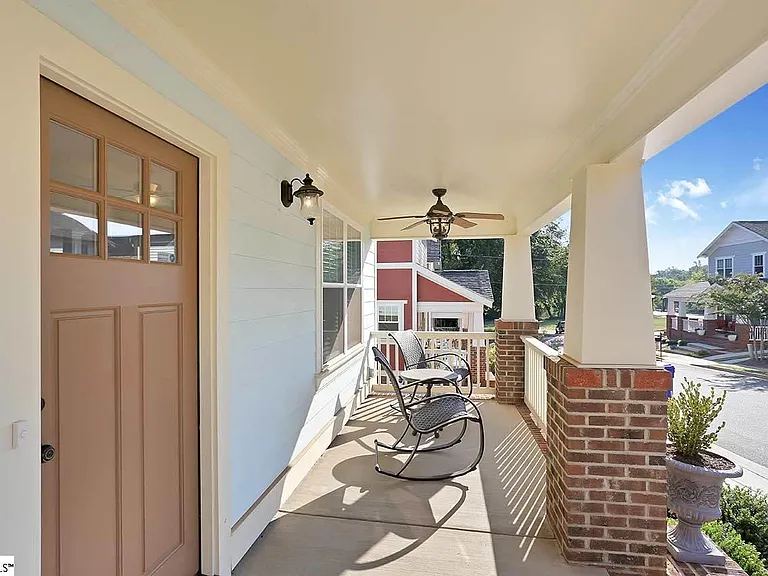 19 McHan St — Photo 2
