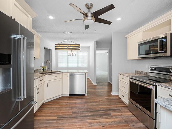 3rd image of 17342 Elsinore Dr