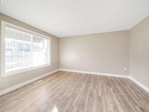 4th image of 16816 NE 31st Way
