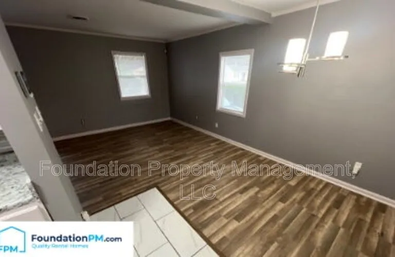 2412 Gentry Ave — Photo 7