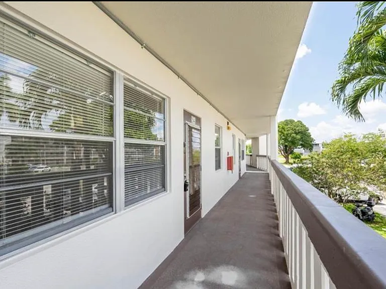 2044 Hythe #C-1 — Photo 4