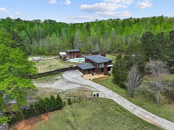 3rd image of 641 Hunter Rd